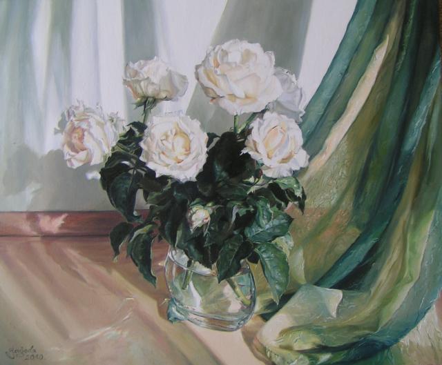 białe róże w wazonie 2